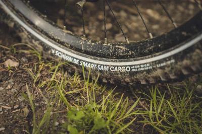 Schwalbe Pneu Smart Sam Cargo 27.5x2.35 Addix E starr mit Reflexstreifen black  Produktbild 5